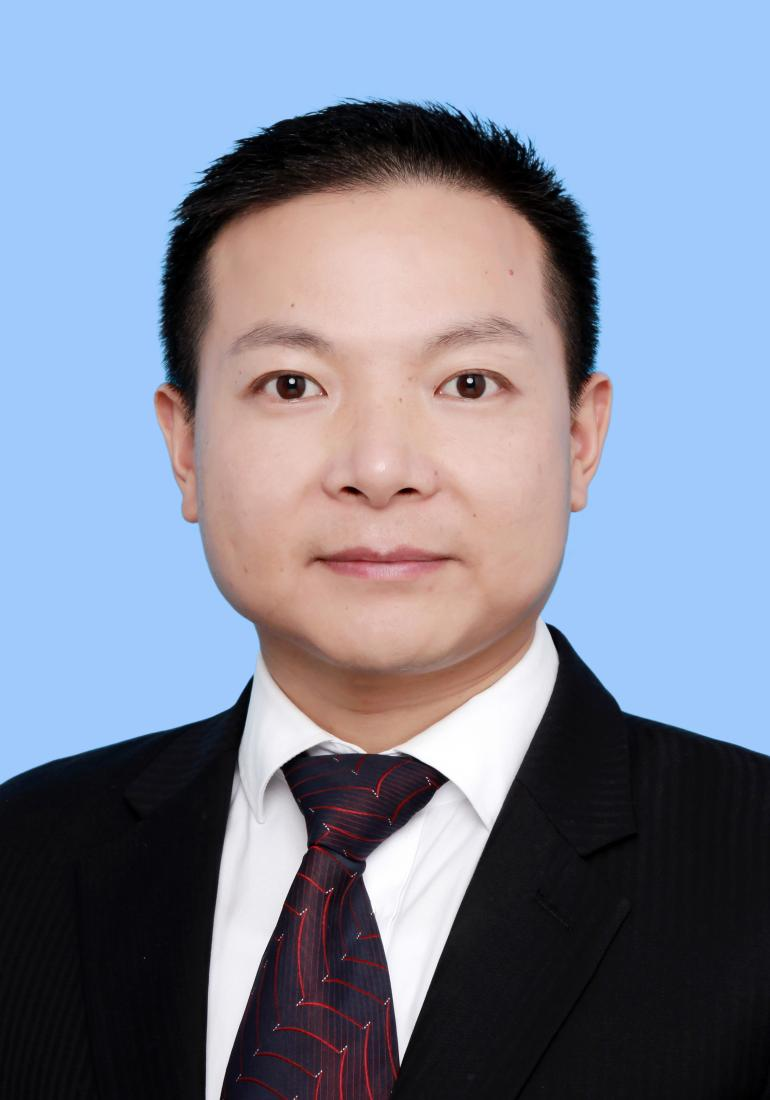 汪仲啟中共上海市委黨校公共管理教研部教授，碩士生導師，復旦大學政治學博士，上海大學社會學博士后，哈佛大學肯尼迪政府學院訪問學者。上海市青年拔尖人才，上海市青年五四獎章獲得者，上海市青年講師團成員。兼任上海市習近平新時代中國特色社會主義思想研究中心研究員、復旦大學當代中國研究中心研究員，上海市改革創新與發展戰略研究會秘書長，上海市政治學會副秘書長，珠海市法學會社會治理研究會理事。