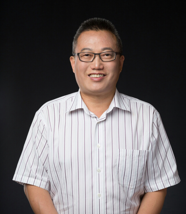 唐亞林復旦大學國際關系與公共事務學院二級教授、馬克思主義研究院兼職教授、博士生導師。教育部2006年“新世紀優秀人才支持計劃”入選者，上海市2022年東方英才領軍項目負責人（原上海領軍人才）。主要研究方向為政黨理論與民主理論、中國政府與政治、比較政府與政治、城市治理與區域一體化。