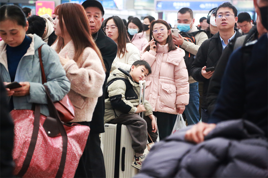 2025年春運上海首趟臨客列車開啟“回家路”【3】