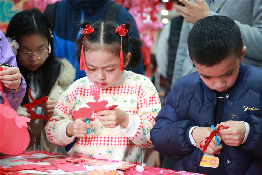 “巳巳如意，共童成長”迎新春游園會熱鬧開啟