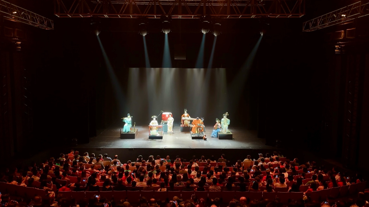 自得琴社赴新加坡演出，深受當地觀眾歡迎。