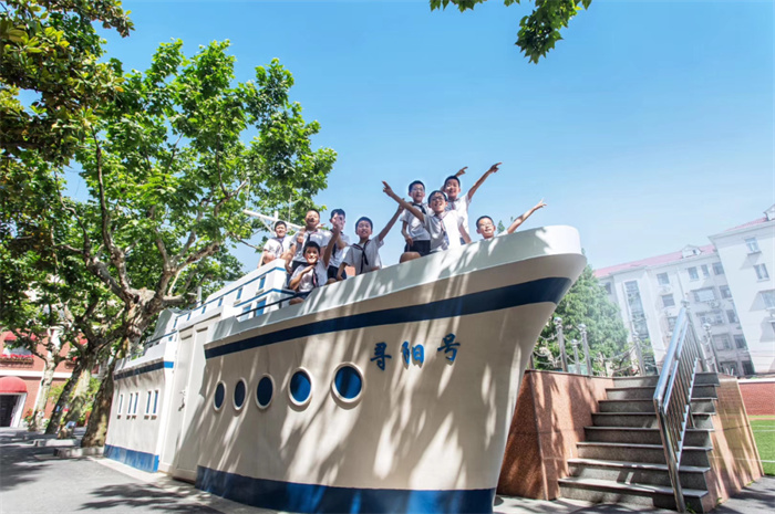 普陀區洵陽路小學操場上的“尋陽號”，是課程改革的創新空間。