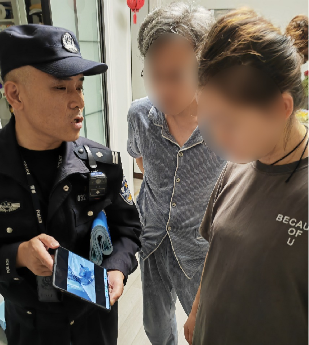 整治小組接到報警后現場處置。大寧路街道供圖