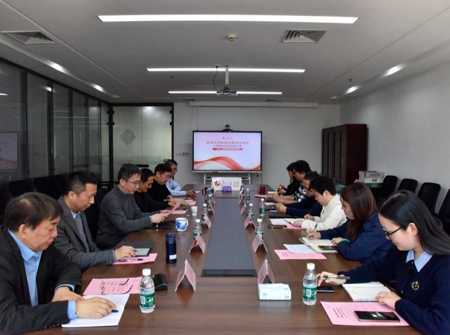 中心城區停車難題如何緩解？上?；鶎庸ぷ鞣▽嶄浀诙谘杏憰e辦 如何用好“他山之石”來緩解這一困局？3月20日下午，人民網上海頻道組織召開一場以“中心城區停車矛盾的緩解探討”為主題的研討會，這也是今年以來人民網上海頻道推出的“黨建引領基層治理研討活動——上?；鶎庸ぷ鞣▽嶄洝钡诙?。會上，來自浦東新區浦興路街道、靜安區大寧路街道、普陀區曹楊新村街道、長寧區華陽路街道的相關工作人員分享實戰經驗，與會專家進行交流探討。