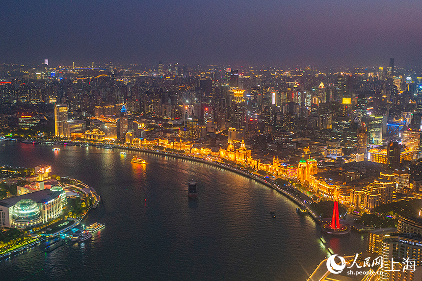 在320米高空俯瞰上海！滬上全新地標今日對公眾開放。 人民網記者 王初攝