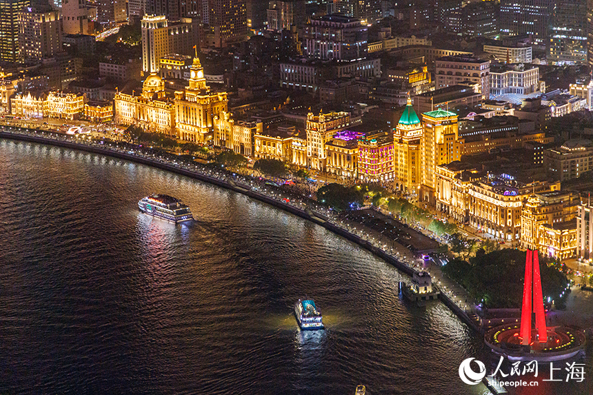 在320米高空俯瞰上海！滬上全新地標今日對公眾開放。 人民網記者 王初攝