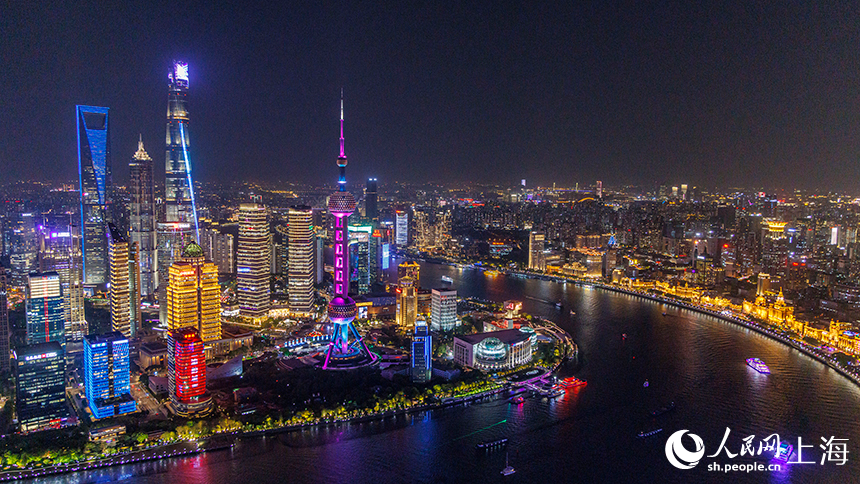 在320米高空俯瞰上海！滬上全新地標今日對公眾開放。 人民網記者 王初攝