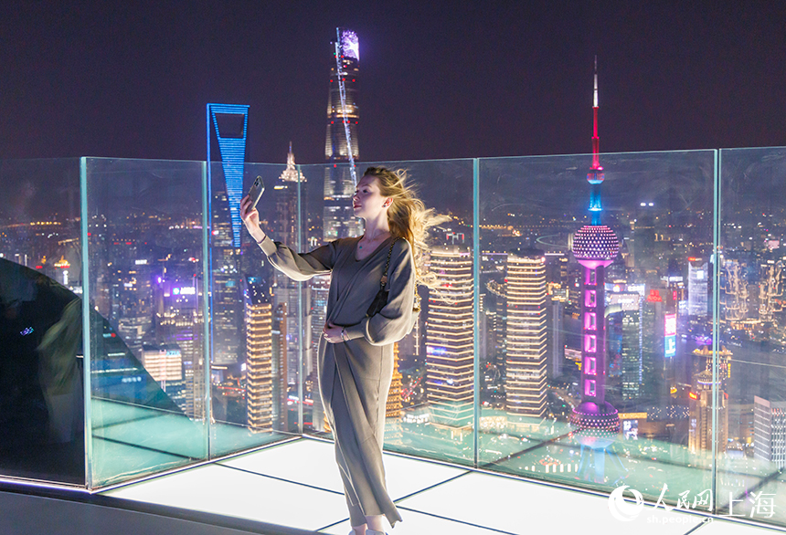 在320米高空俯瞰上海！滬上全新地標今日對公眾開放。 人民網記者 王初攝
