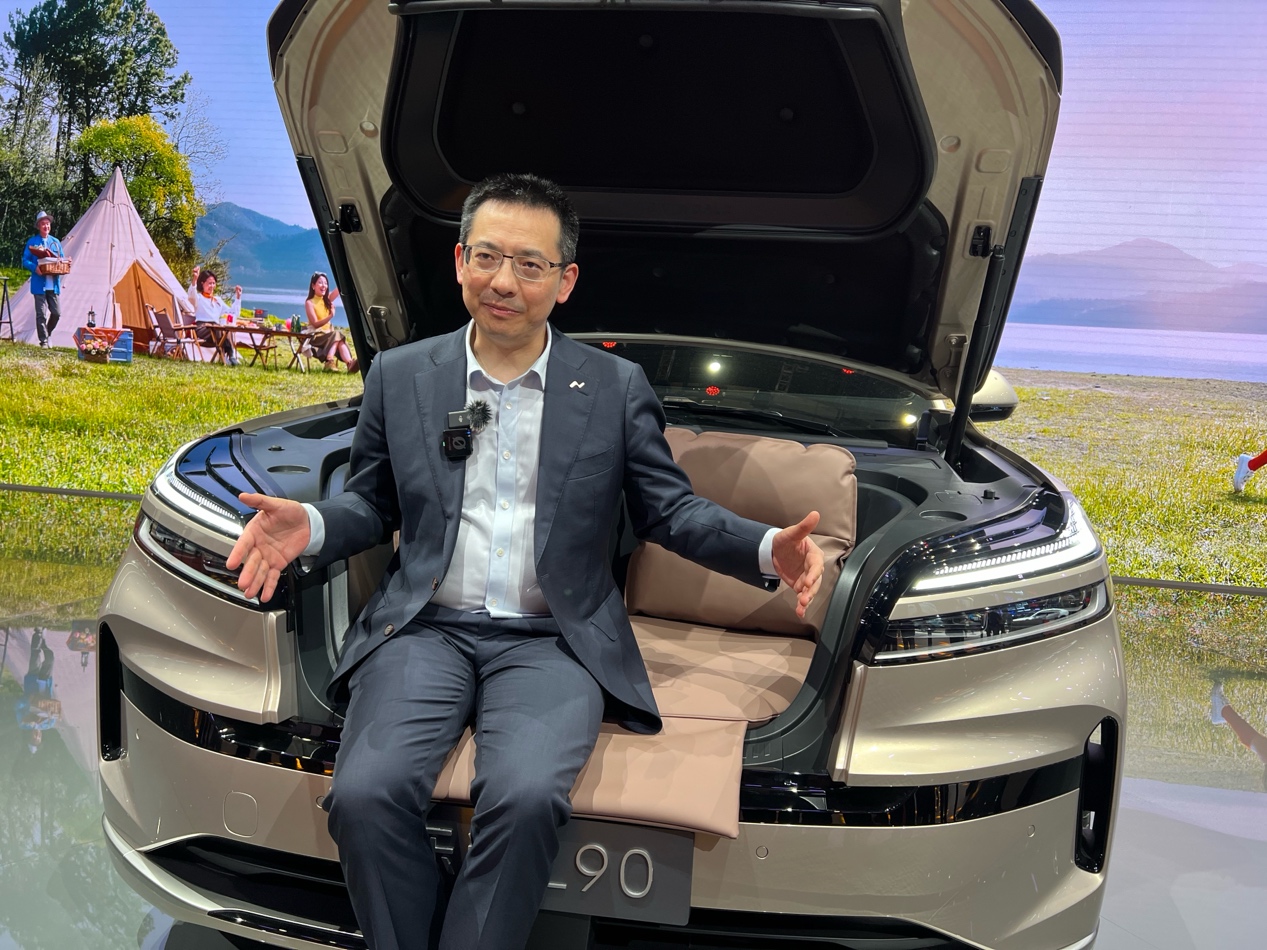 蔚來聯合創始人秦力洪介紹公司產品。馬作鵬攝
