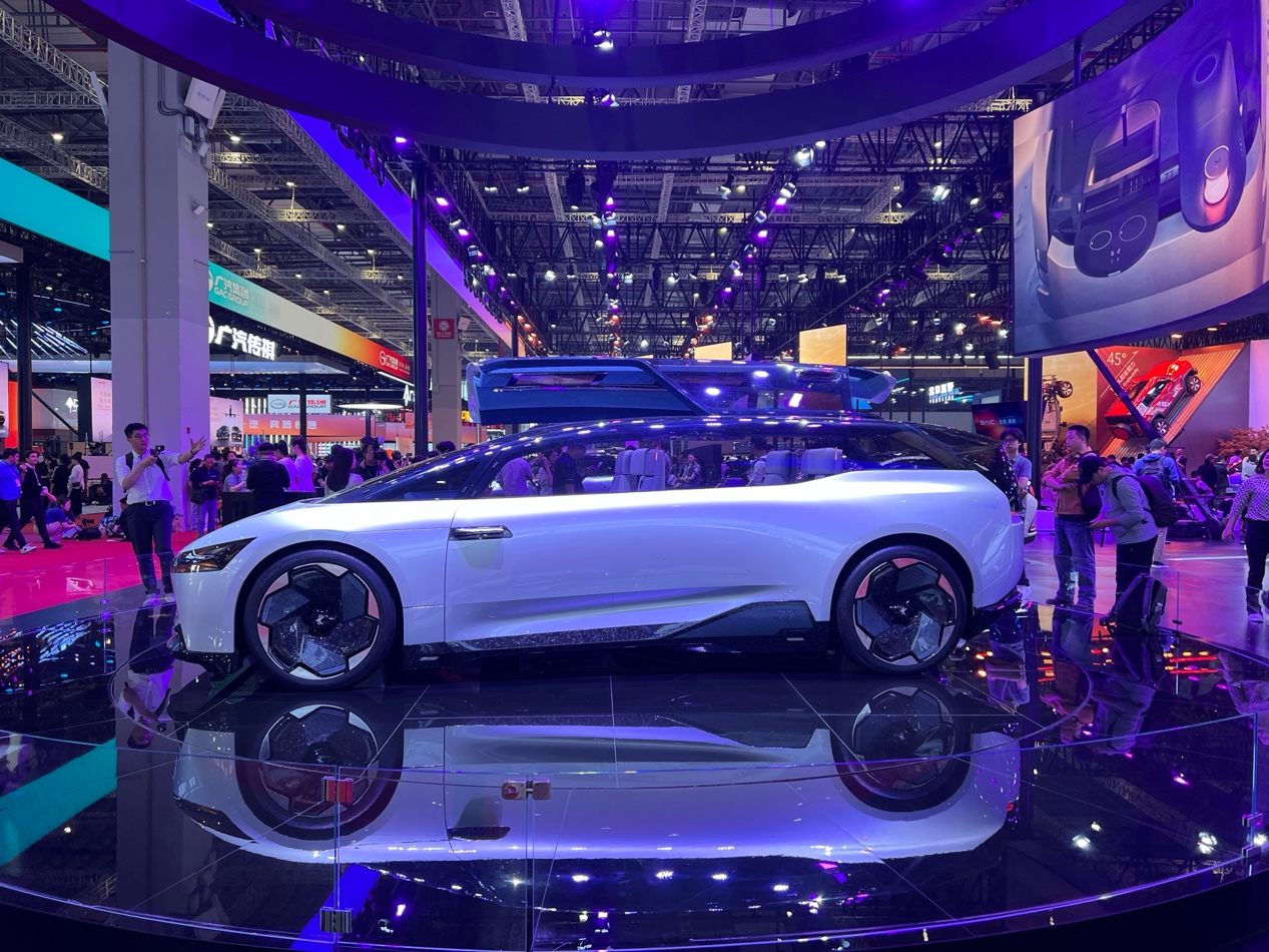 上海車展上的概念車吸引大批觀眾。馬作鵬攝