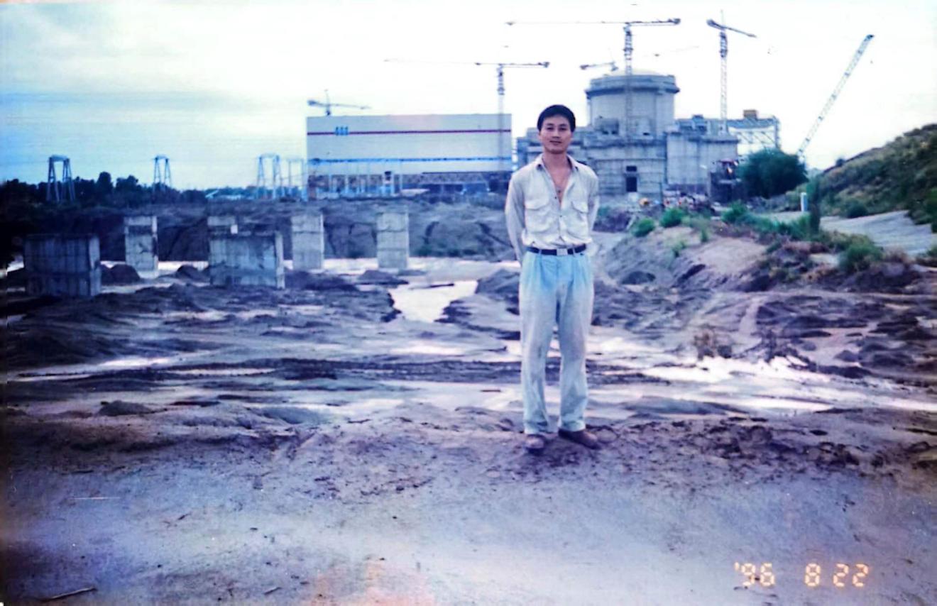 1996年，張發奇參加巴基斯坦恰?，敽穗娬窘ㄔO