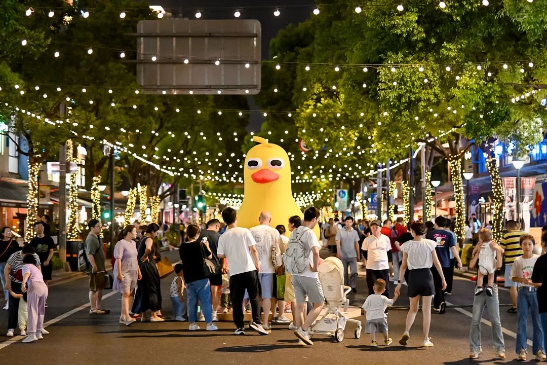 大學路步行街。