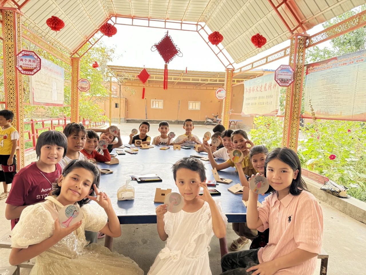 小胡楊攜手“七彩假期”繪就巴楚青少年暑期成長畫卷
