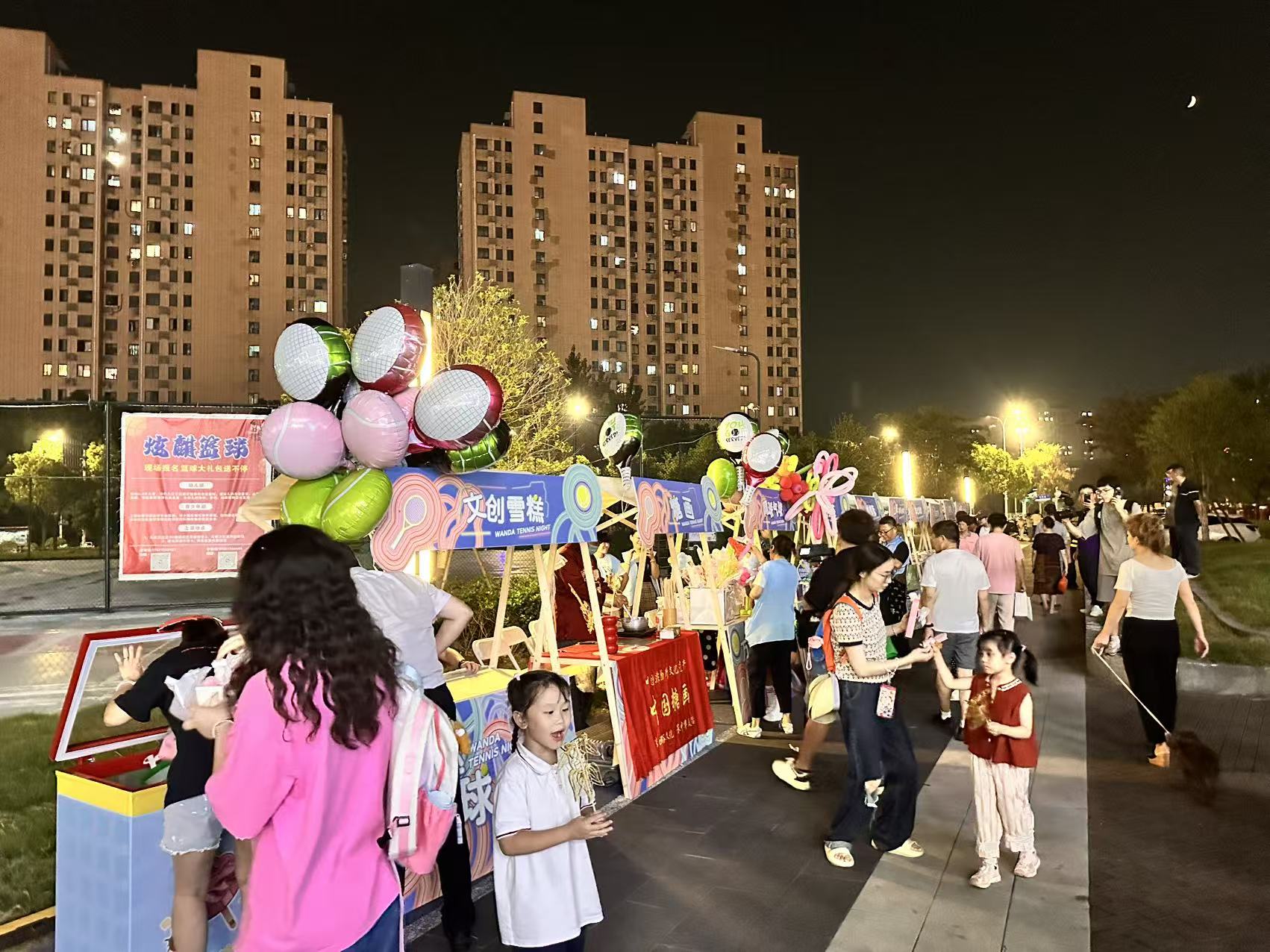 網球主題創意市集。人民網嚴遠 攝