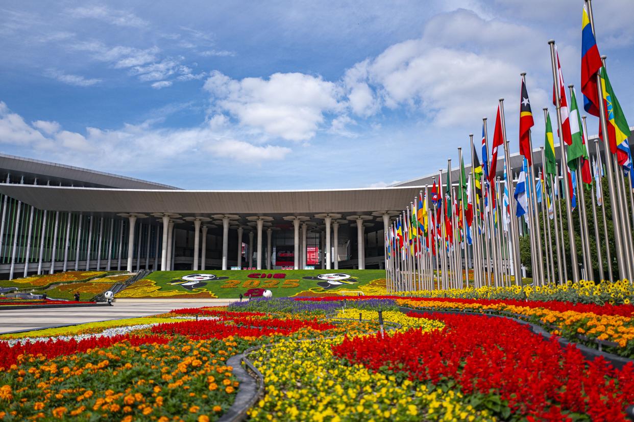 第八屆進博會拉開序幕。王初攝