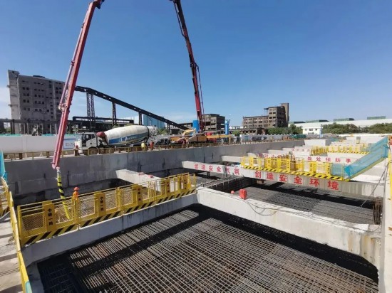 長江西路站實現主體結構封頂