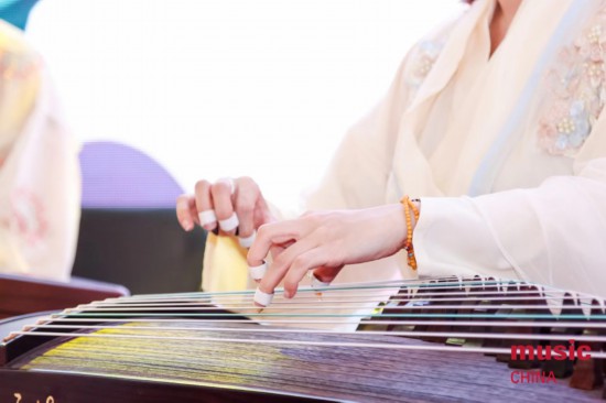 展會現場的中國民族樂器 展會現場的中國民族樂器