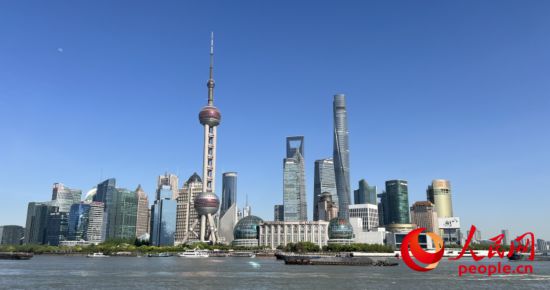 陸家嘴刺破云霄的天際線。人民網 馬作鵬攝